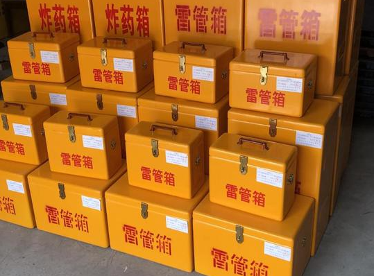 那曲玻璃钢雷管箱的使用寿命一般是多少？